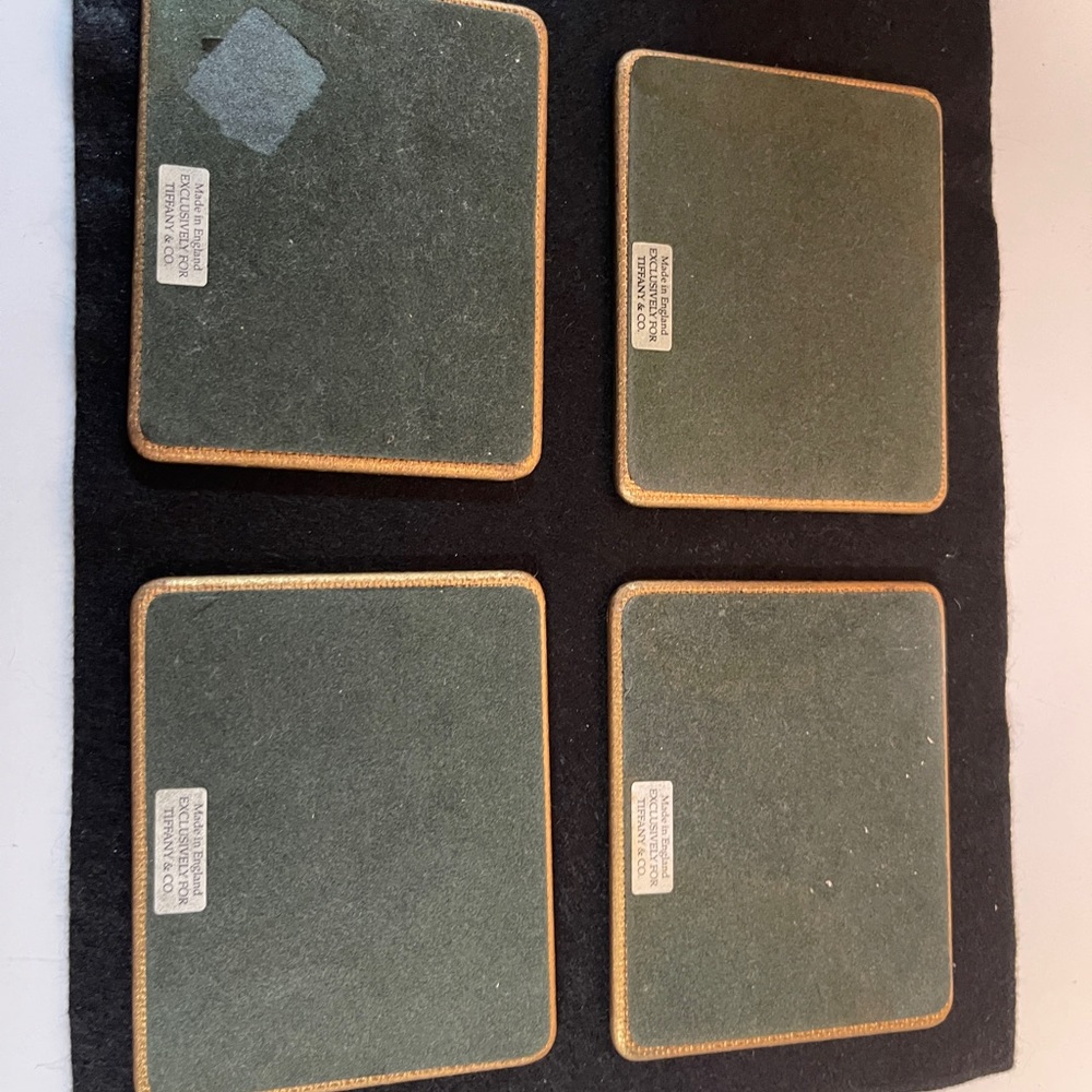 Tiffany & Co. Vintage and Very Rare Set of Four Wood Lacquer Coasters - Picture 6 of 6